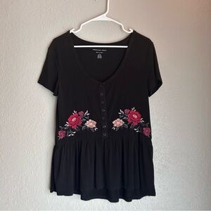 American Eagle Floral Detail Short Sleeve Shirt